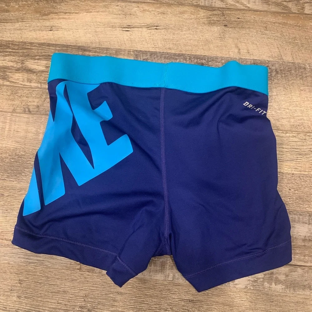 Nike Pros Bundle - Picture 10 of 16